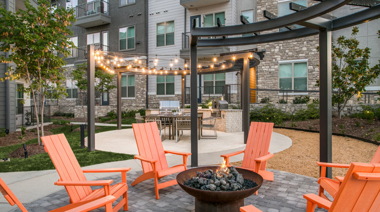Outdoor fire pit